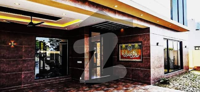 ڈی ایچ اے فیز 4 ڈیفنس (ڈی ایچ اے),لاہور میں 5 کمروں کا 1 کنال مکان 3.45 لاکھ میں کرایہ پر دستیاب ہے۔