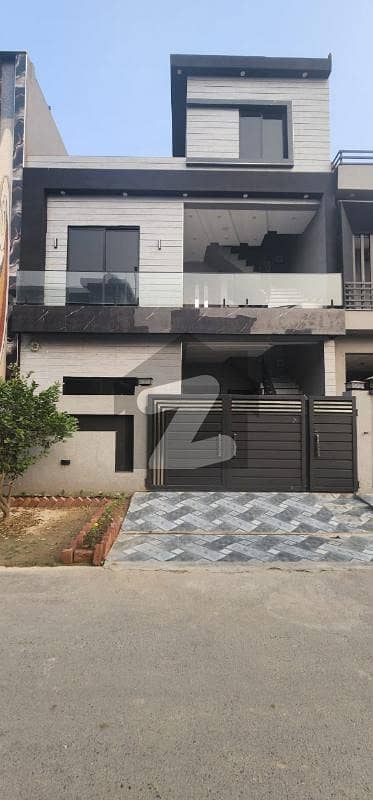 پارک ویو سٹی ۔ جیڈ ایکسٹینشن بلاک پارک ویو سٹی,لاہور میں 5 کمروں کا 5 مرلہ مکان 2.4 کروڑ میں برائے فروخت۔