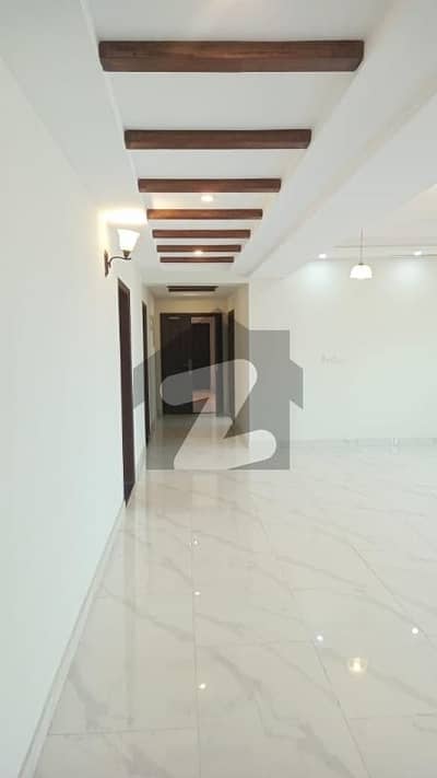 10 MARLA 3 BEDROOMS APARTMENT AVAILABLE FOR RENT