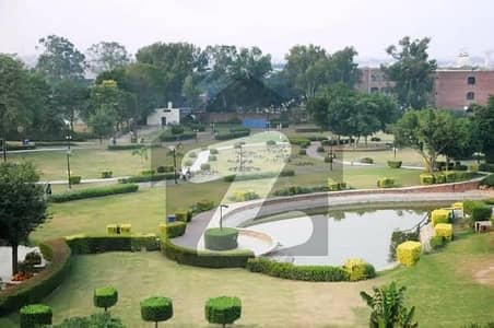 ڈی ایچ اے فیز9 پریزم ڈی ایچ اے ڈیفینس,لاہور میں 1 کنال رہائشی پلاٹ 2.45 کروڑ میں برائے فروخت۔