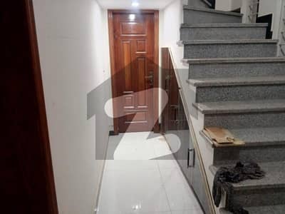 سوان گارڈن اسلام آباد میں 4 کمروں کا 1 کنال مکان 77.0 ہزار میں کرایہ پر دستیاب ہے۔