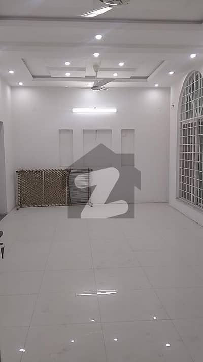 ویلینشیاء ہاؤسنگ سوسائٹی لاہور میں 3 کمروں کا 1 کنال بالائی پورشن 1.1 لاکھ میں کرایہ پر دستیاب ہے۔ ویلینشیاء ہاؤسنگ سوسائٹی لاہور میں 3 کمروں کا 1 کنال بالائی پورشن 1.1 لاکھ میں کرایہ پر دستیاب ہے۔