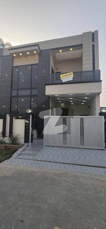 5 MARLA BEAUTIFUL HOUSE WITH A+ CONSTRUCTION FOR SALE AT THE PRIME LOCATION OF PARK VIEW CITY LAHORE