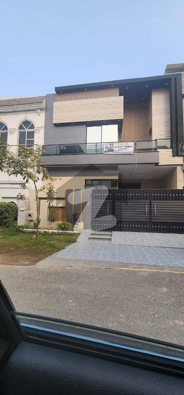 5 MARLA BRAND NEW HOUSE FOR SALE AT THE PRIME LOCATION OF PARK VIEW CITY LAHORE