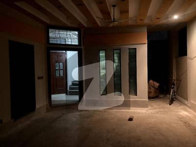 سنی پارک لاہور میں 2 کمروں کا 8 مرلہ زیریں پورشن 65.0 ہزار میں کرایہ پر دستیاب ہے۔