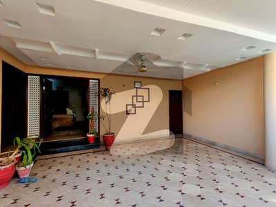 جوڈیشل کالونی فیز 2 جوڈیشل کالونی,لاہور میں 4 کمروں کا 10 مرلہ مکان 4.15 کروڑ میں برائے فروخت۔