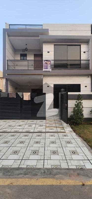 5 MARLA BRAND NEW BEAUTIFUL HOUSE FOR SALE AT THE HOTEST LOCATION OF PARK VIEW CITY LAHORE