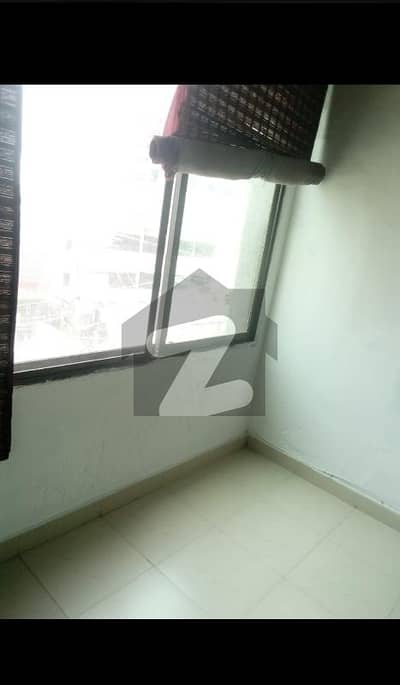 گلبرگ 2 گلبرگ,لاہور میں 1 کمرے کا 3 مرلہ فلیٹ 45.0 ہزار میں کرایہ پر دستیاب ہے۔