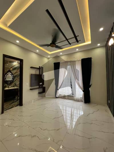 بحریہ ٹاؤن فیز 8 ۔ عثمان بلاک بحریہ ٹاؤن فیز 8 ۔ سفاری ویلی,بحریہ ٹاؤن فیز 8,بحریہ ٹاؤن راولپنڈی,راولپنڈی میں 5 کمروں کا 7 مرلہ مکان 2.6 کروڑ میں برائے فروخت۔