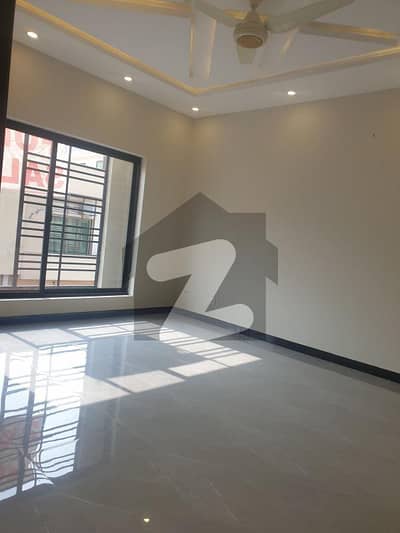 بحریہ ٹاؤن فیز 8 ۔ عثمان بلاک بحریہ ٹاؤن فیز 8 ۔ سفاری ویلی,بحریہ ٹاؤن فیز 8,بحریہ ٹاؤن راولپنڈی,راولپنڈی میں 5 کمروں کا 7 مرلہ مکان 2.65 کروڑ میں برائے فروخت۔