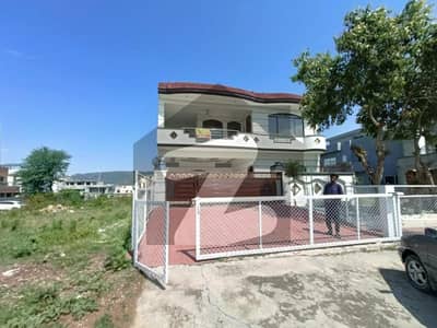 ڈی ۔ 12/2 ڈی ۔ 12,اسلام آباد میں 9 کمروں کا 14 مرلہ مکان 4.75 لاکھ میں کرایہ پر دستیاب ہے۔