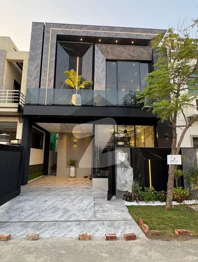 ڈی ایچ اے 9 ٹاؤن ڈیفنس (ڈی ایچ اے),لاہور میں 3 کمروں کا 5 مرلہ مکان 90.0 ہزار میں کرایہ پر دستیاب ہے۔