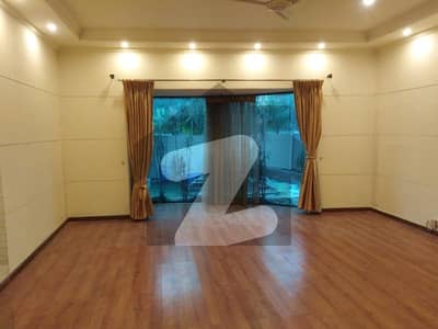 ڈی ایچ اے فیز 3 ڈیفنس (ڈی ایچ اے),لاہور میں 5 کمروں کا 1 کنال مکان 6.7 کروڑ میں برائے فروخت۔