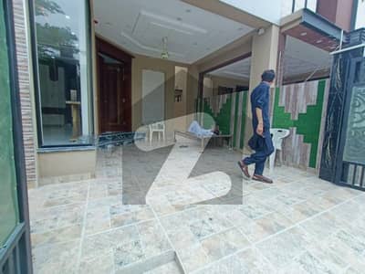 نیسپاک ہاؤسنگ سوسائٹی فیز 3 - بلاک بی نیسپاک سکیم فیز 3,ڈیفینس روڈ,لاہور میں 4 کمروں کا 5 مرلہ مکان 2.1 کروڑ میں برائے فروخت۔