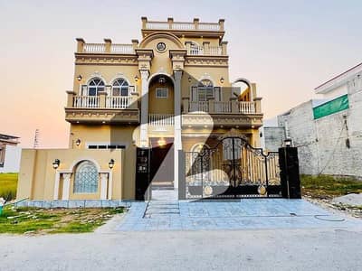 سٹی ہاؤسنگ سوسائٹی گوجرانوالہ میں 6 کمروں کا 10 مرلہ مکان 4.0 کروڑ میں برائے فروخت۔