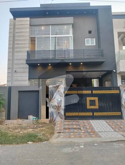 واپڈا ٹاؤن فیز 1 واپڈا ٹاؤن,لاہور میں 4 کمروں کا 5 مرلہ مکان 2.5 کروڑ میں برائے فروخت۔