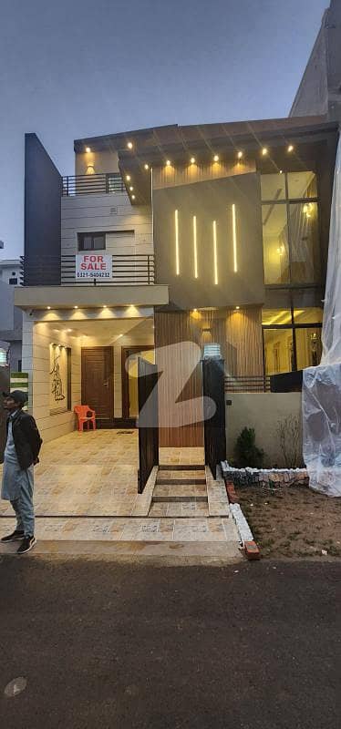 پارک ویو سٹی لاہور میں 4 کمروں کا 5 مرلہ مکان 2.4 کروڑ میں برائے فروخت۔