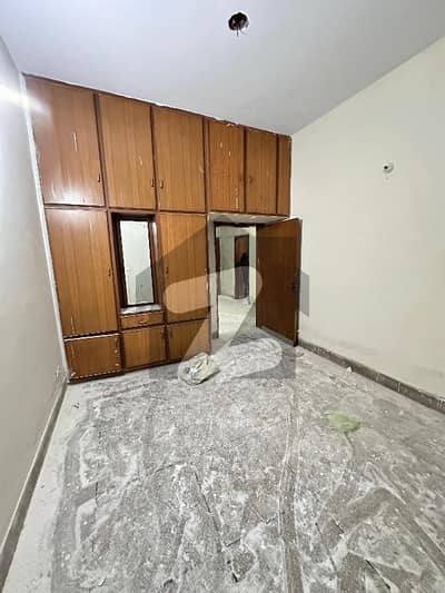 والٹن روڈ لاہور میں 2 کمروں کا 5 مرلہ بالائی پورشن 42.0 ہزار میں کرایہ پر دستیاب ہے۔