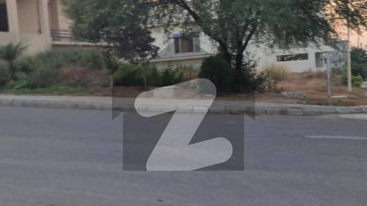 14 Marla, Corner and Park facing, Level and Solid Land plot for sale. Dem 2.75 Crore