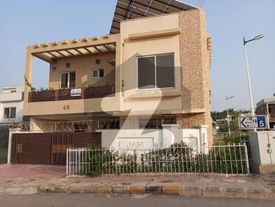 بحریہ ٹاؤن فیز 8 بحریہ ٹاؤن راولپنڈی,راولپنڈی میں 5 کمروں کا 10 مرلہ مکان 3.95 کروڑ میں برائے فروخت۔