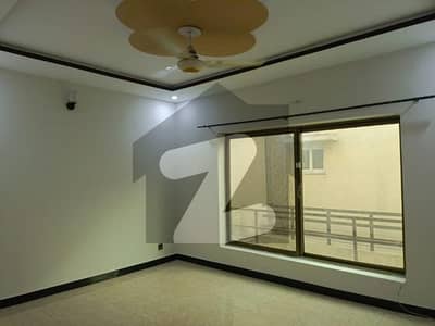 بحریہ ٹاؤن فیز 8 ۔ رفیع بلاک بحریہ ٹاؤن فیز 8,بحریہ ٹاؤن راولپنڈی,راولپنڈی میں 3 کمروں کا 5 مرلہ مکان 1.8 کروڑ میں برائے فروخت۔ بحریہ ٹاؤن فیز 8 ۔ رفیع بلاک بحریہ ٹاؤن فیز 8,بحریہ ٹاؤن راولپنڈی,راولپنڈی میں 3 کمروں کا 5 مرلہ مکان 1.8 کروڑ میں برائے فروخت۔