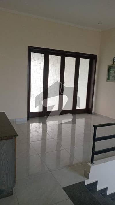 بینکرس ایوینیو کوآپریٹو ہاؤسنگ سوسائٹی لاہور میں 3 کمروں کا 18 مرلہ مکان 85.0 ہزار میں کرایہ پر دستیاب ہے۔