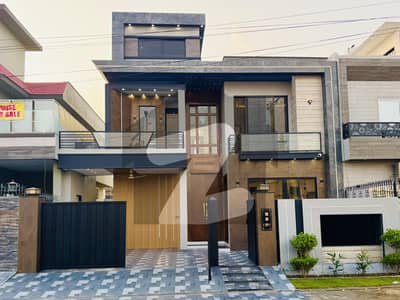 10 Marla Modern House for Sale 80ft road