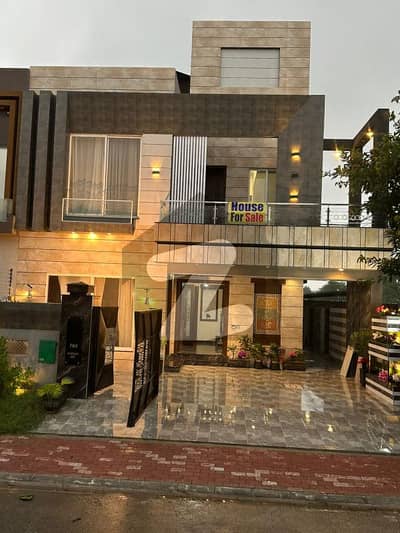 10 MARLA BRAND NEW MODERN HOUSE AVAILABLE FOR SALE IN PRIME LOCATION OF IEP ENGINEERING TOWN