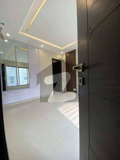 بحریہ ٹاؤن سیکٹر ای بحریہ ٹاؤن,لاہور میں 1 کمرے کا 2 مرلہ فلیٹ 35.0 ہزار میں کرایہ پر دستیاب ہے۔