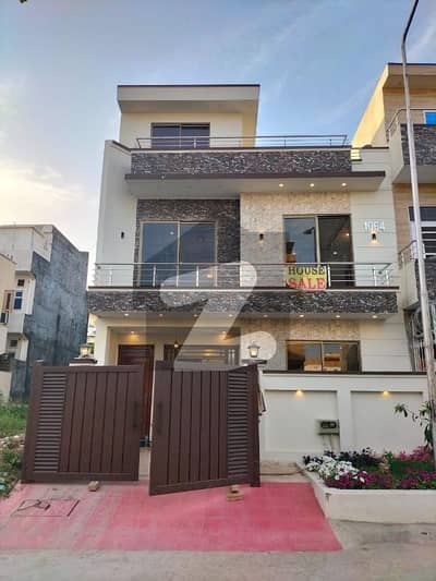 جی ۔ 14 اسلام آباد میں 4 کمروں کا 4 مرلہ مکان 3.4 کروڑ میں برائے فروخت۔