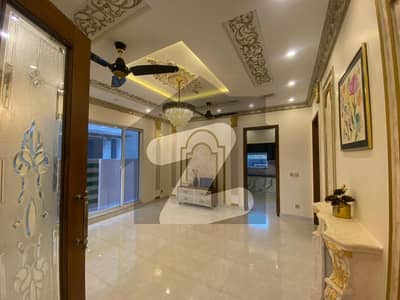 DHA PHASE 7 KANAL STYLISH BANGLOW W BLOCK IDEAL LOCATION VERY REASONABLE PRICE