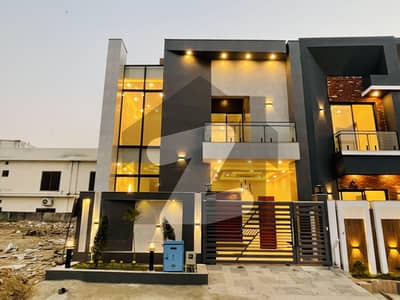 ایم پی سی ایچ ایس ۔ ملٹی گارڈنز بی ۔ 17,اسلام آباد میں 4 کمروں کا 5 مرلہ مکان 2.85 کروڑ میں برائے فروخت۔