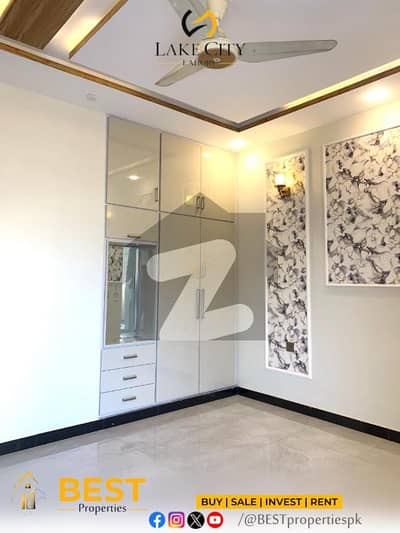 لیک سٹی۔ سیکٹر ایم 7 ۔ بلاک سی 3 لیک سٹی ۔ سیکٹرایم ۔ 7,لیک سٹی,رائیونڈ روڈ,لاہور میں 5 کمروں کا 7 مرلہ مکان 1.6 لاکھ میں کرایہ پر دستیاب ہے۔