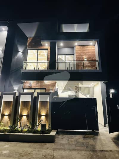 ایم پی سی ایچ ایس ۔ ملٹی گارڈنز بی ۔ 17,اسلام آباد میں 4 کمروں کا 5 مرلہ مکان 2.8 کروڑ میں برائے فروخت۔