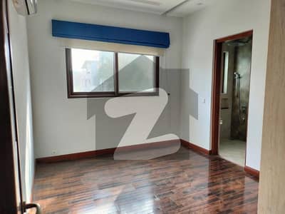 ایف ۔ 11 اسلام آباد میں 4 کمروں کا 2 کنال بالائی پورشن 4.0 لاکھ میں کرایہ پر دستیاب ہے۔