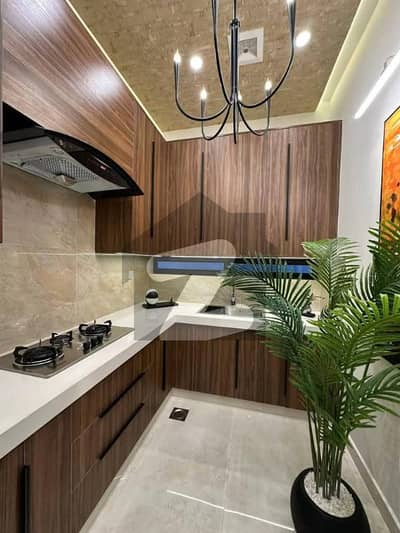 بحریہ ٹاؤن فیز 8 ۔ عثمان بلاک بحریہ ٹاؤن فیز 8 ۔ سفاری ویلی,بحریہ ٹاؤن فیز 8,بحریہ ٹاؤن راولپنڈی,راولپنڈی میں 5 کمروں کا 7 مرلہ مکان 2.75 کروڑ میں برائے فروخت۔