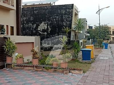 10 KVA Solar Installed 8 Marla House for sale in Sector N