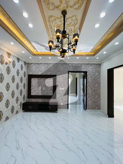 10 Marla New Modren House For Rent Bahria Town Lahore