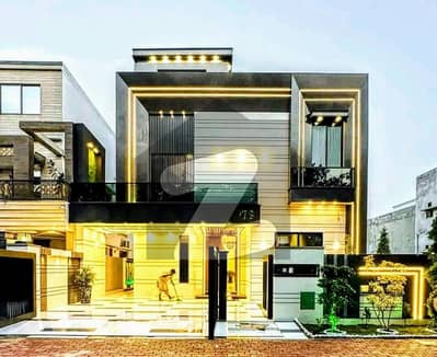 10 Marla Luxurious House Available For Rent