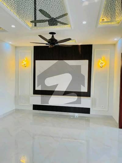 7 Marla Luxurious House Available For Rent