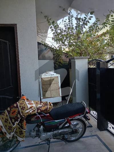 واپڈا ٹاؤن لاہور میں 5 کمروں کا 5 مرلہ مکان 2.45 کروڑ میں برائے فروخت۔