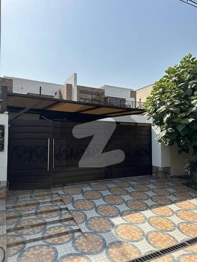1 KANAL SELF-BUILT HOUSE FOR SALE IZMIr SOCIETY (J BLOCK) WITH ELECTRIC SOCIETY MAIN GATE