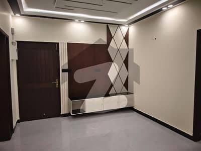 کلفٹن ۔ بلاک 8 کلفٹن,کراچی میں 3 کمروں کا 10 مرلہ فلیٹ 4.5 کروڑ میں برائے فروخت۔