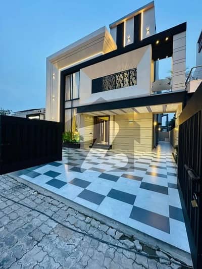 ٹاپ سٹی 1 اسلام آباد میں 6 کمروں کا 10 مرلہ مکان 4.2 کروڑ میں برائے فروخت۔