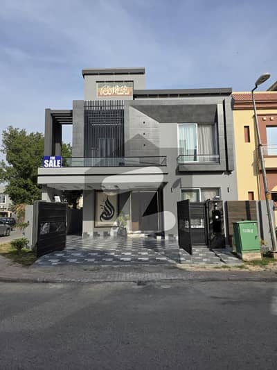 10 Marla Residential Corner House For Sale In Jasmine Block, Nearby Commercial Market, School, Mosque and Health Care Canter