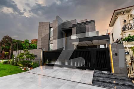 ONE KANAL HOUSE NEAR MAIN ROAD NEAR DOLMEN MALL