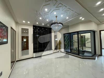 نشیمنِ اقبال فیز 2 نشیمنِ اقبال,لاہور میں 5 کمروں کا 10 مرلہ مکان 3.5 کروڑ میں برائے فروخت۔