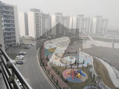 عسکری 11 - سیکٹر ڈی عسکری 11,عسکری,لاہور میں 3 کمروں کا 10 مرلہ فلیٹ 4.1 کروڑ میں برائے فروخت۔