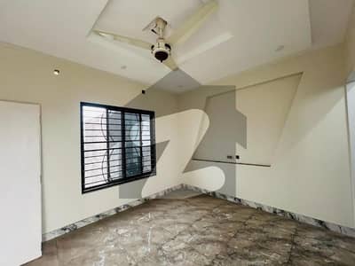 کینال ویلی مین کینال بینک روڈ,لاہور میں 3 کمروں کا 3 مرلہ مکان 1.25 کروڑ میں برائے فروخت۔