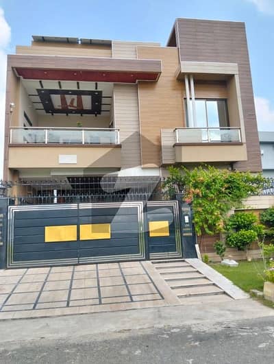 Prime Location House Sized 10 Marla Is Available For sale In LDA Avenue - Block K